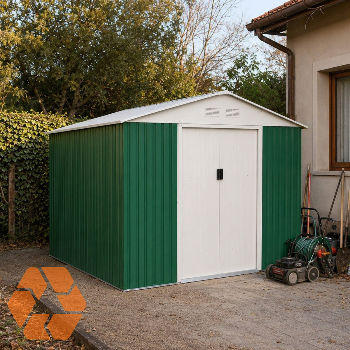 Bodega metálica Archer verde y blanca de 7,06 m² con puertas correderas, ideal para organizar herramientas y maquinaria.