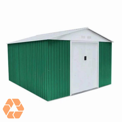 Bodega metálica verde de 7,06 m² con techo a dos aguas, puertas correderas blancas y diseño resistente para exteriores.