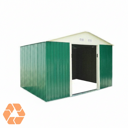 Bodega metálica verde de 10,85 m² con techo a dos aguas, diseño resistente y ventilación para almacenamiento exterior.