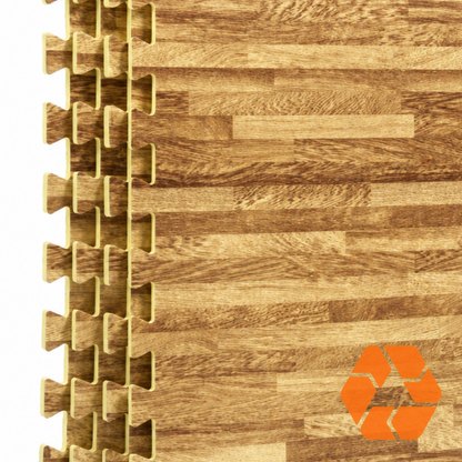 Pack de 4 pisos de goma EVA encajables con diseño de madera realista, ideales para crear espacios infantiles seguros y acogedores.