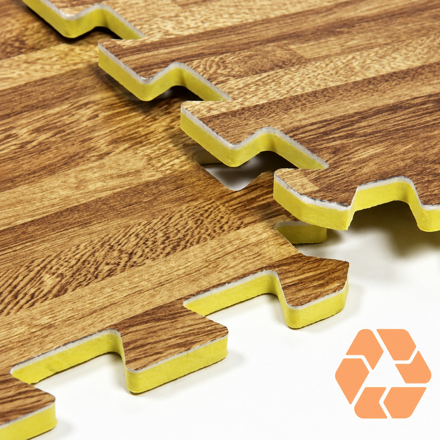 Pack de 4 pisos de goma EVA encajables con diseño de madera realista, 60x60cm, ideales para crear espacios infantiles seguros.