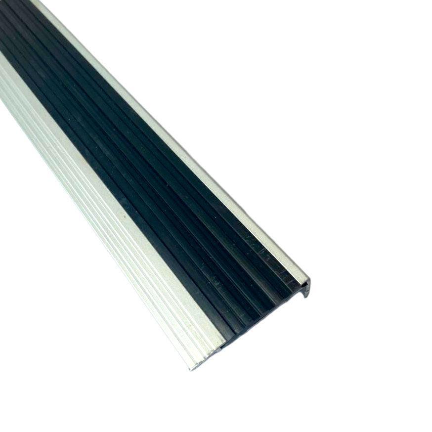 Nariz Grada PVC/Aluminio 50x25mm Negro 1,5 mts Signet Signet