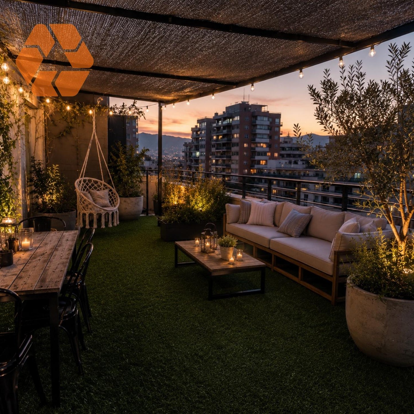 Pasto sintético de 25mm en terraza urbana con muebles modernos, creando un espacio verde, resistente y elegante.