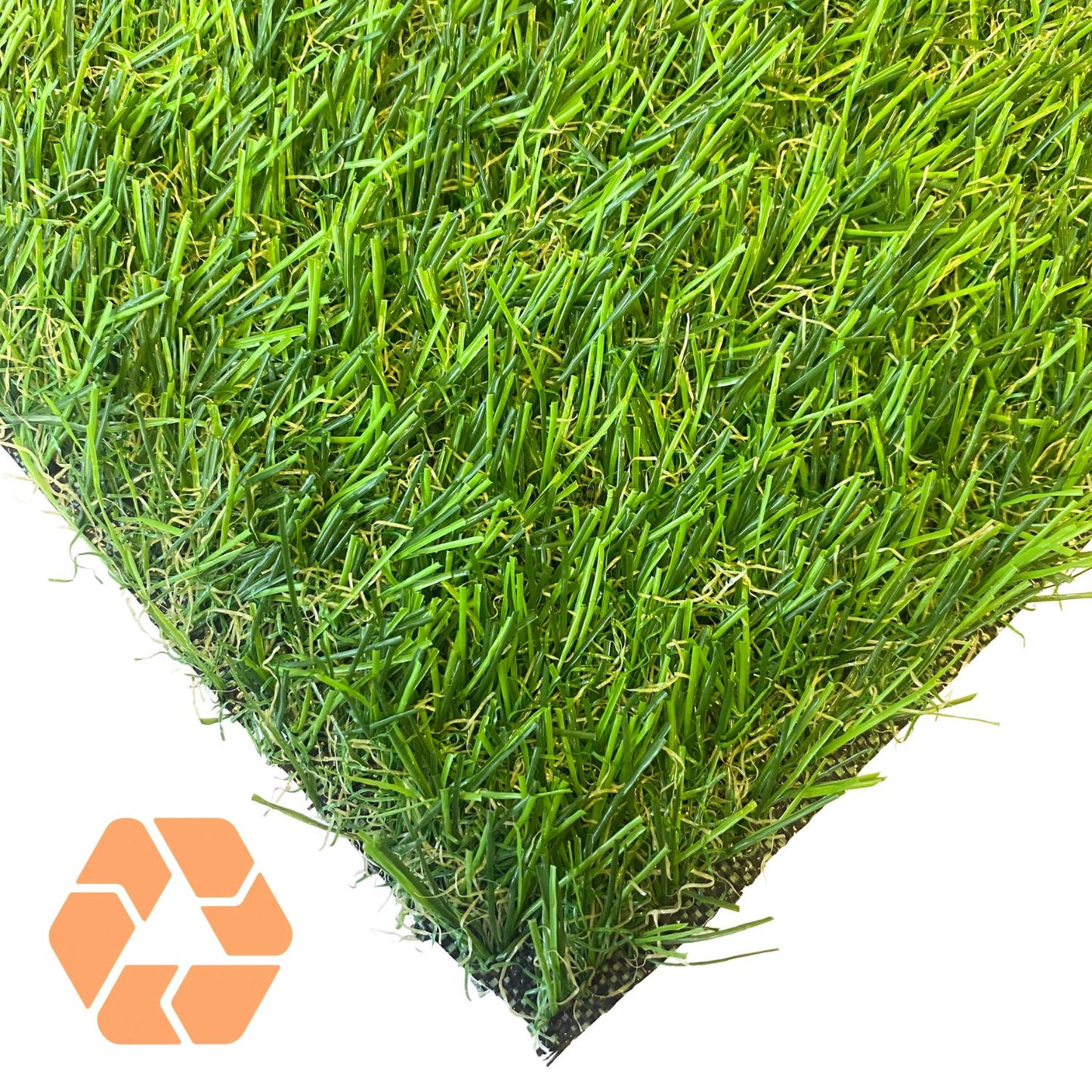 Pasto sintético denso de 25mm con fibras verdes realistas, resistente a rayos UV y 100% reciclable para jardines duraderos.