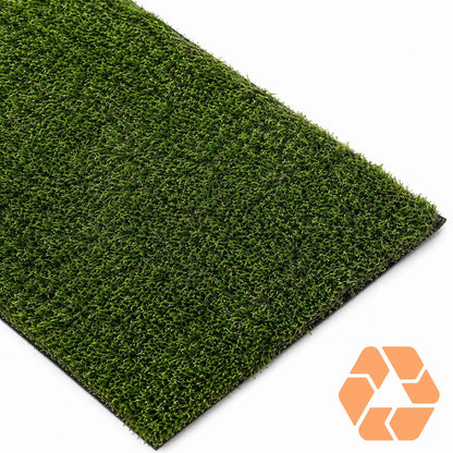 Rollo de pasto sintético verde de 7mm, textura tipo alfombra de alta calidad, ecológico y 100% reciclable para espacios decorativos.