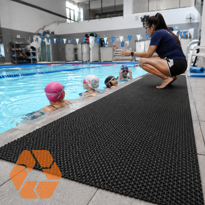 Piso PVC Drenante Tipo Wet Negro — Rollo 1,2 m x 15 m x 5 mm