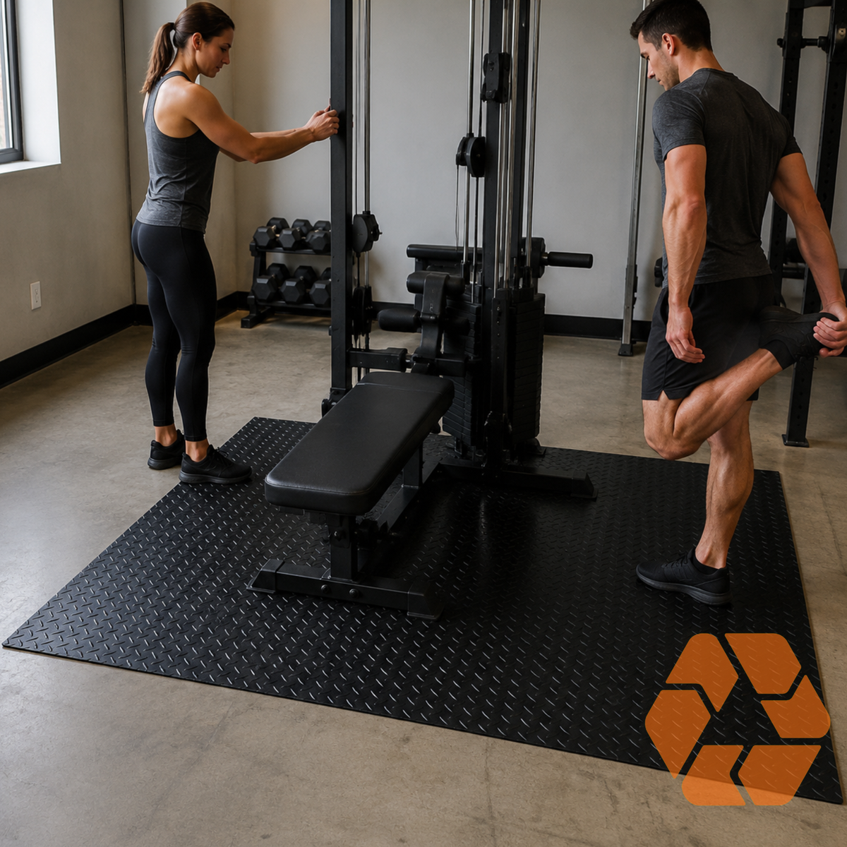 Rollo de piso de goma negro diamantado de 3mm, antideslizante y resistente para gimnasios y zonas de alto tráfico.